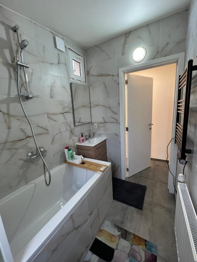 Design Europarlament Apartment With Private Terrace บรัสเซลส์ ภายนอก รูปภาพ